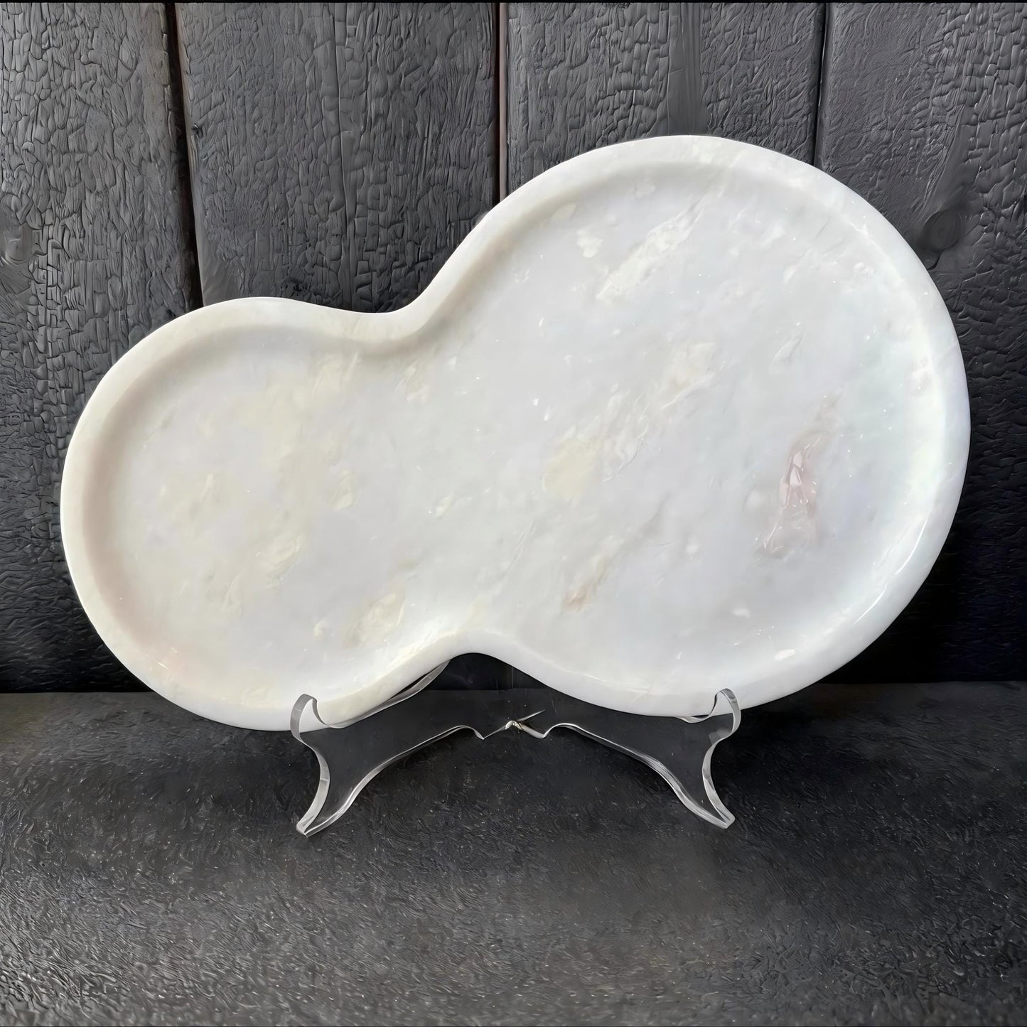 Elegant white marble trays are suitable for jewelry, perfumes, fruit tray, parties, weddings, luxurious home decorations, and holiday gifts