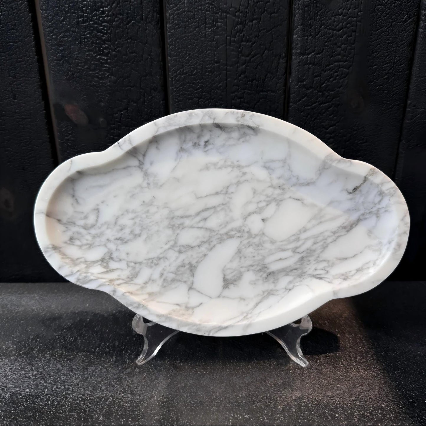 White Marble trays are used for bathroom and kitchen decoration, dressing table decoration, and for jewelry, perfume and small accessories