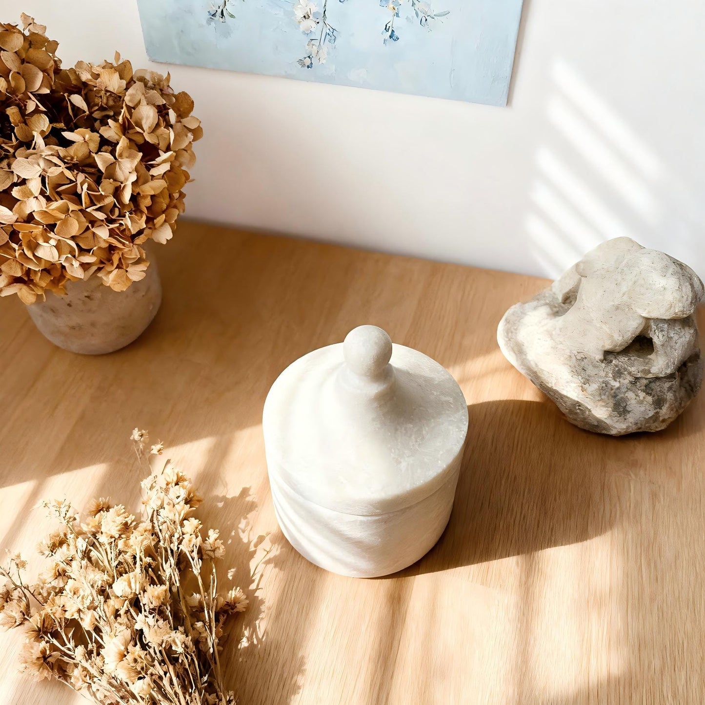 Luxury white marble cremation urn for cat and dog at home