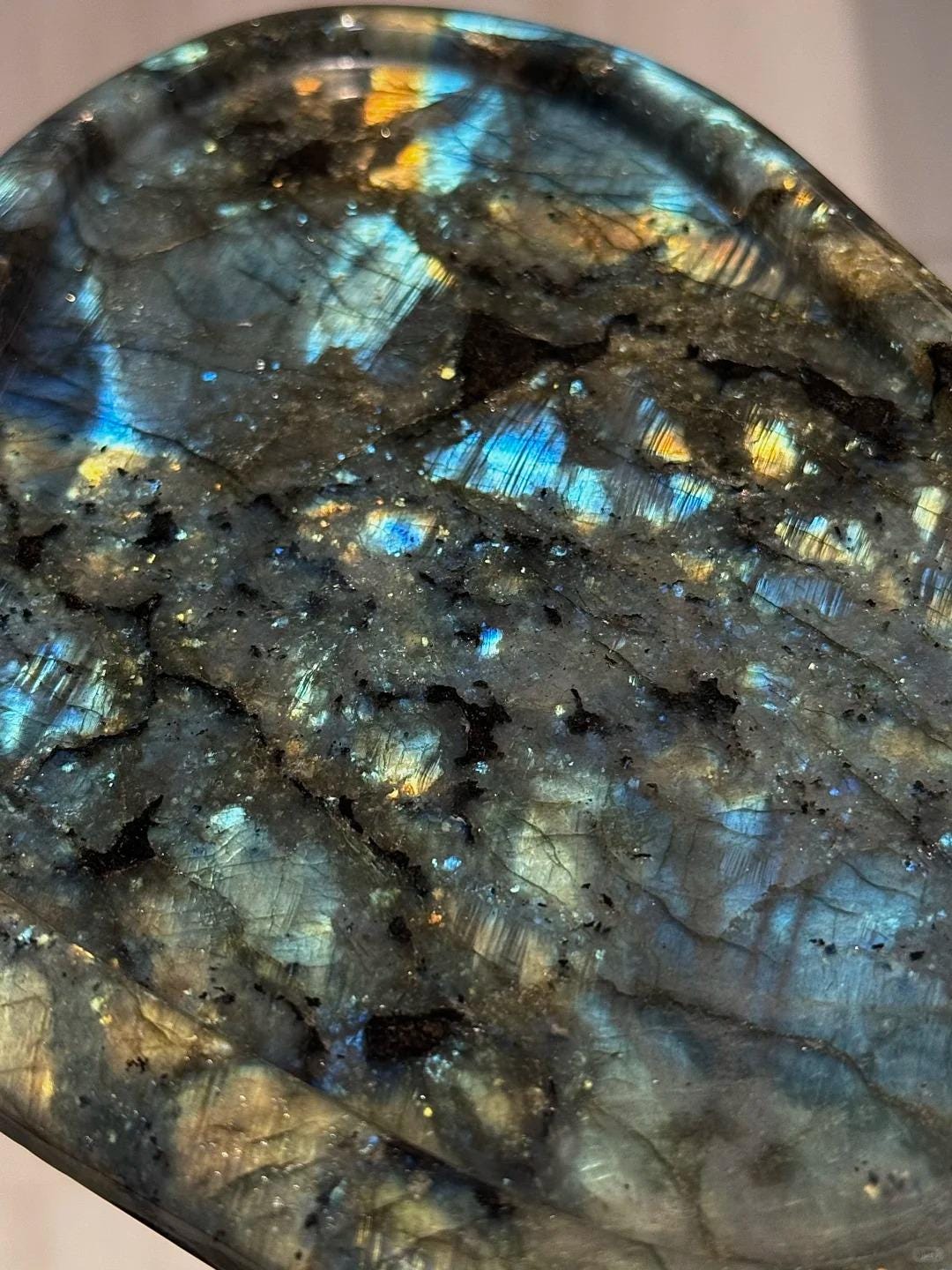 Labradorite Stone Tray – Iridescent Organic Shape Decorative Platter – Handcrafted Crystal Home Decor Gift
